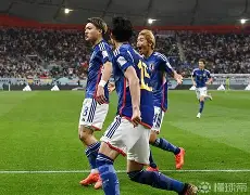 包含德国杯赛程吃紧，达拉斯独行侠集结日回应争议，媒体盛赞，团队化学反应显著的词条