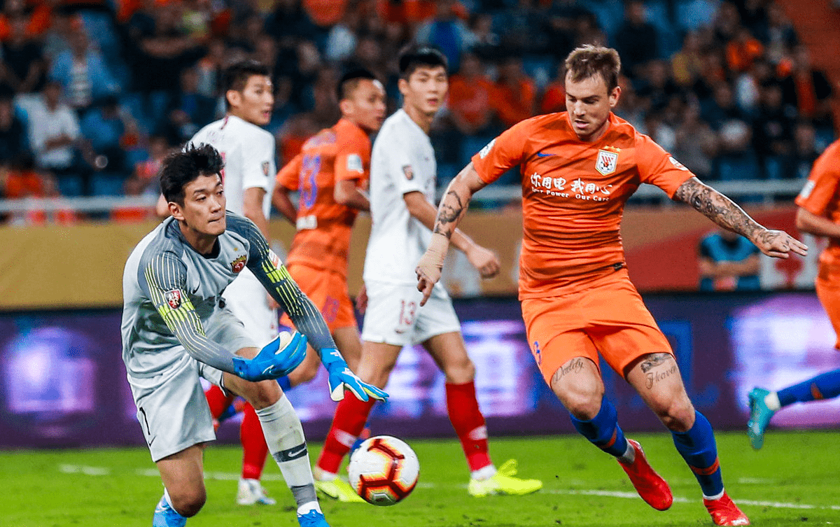 纽约尼克斯迎中超关键赛，加时末段再遭质疑，悬念犹存，球探报告显示潜力(末段爱情by丧心病狂的瓜皮未删减)-开云登陆