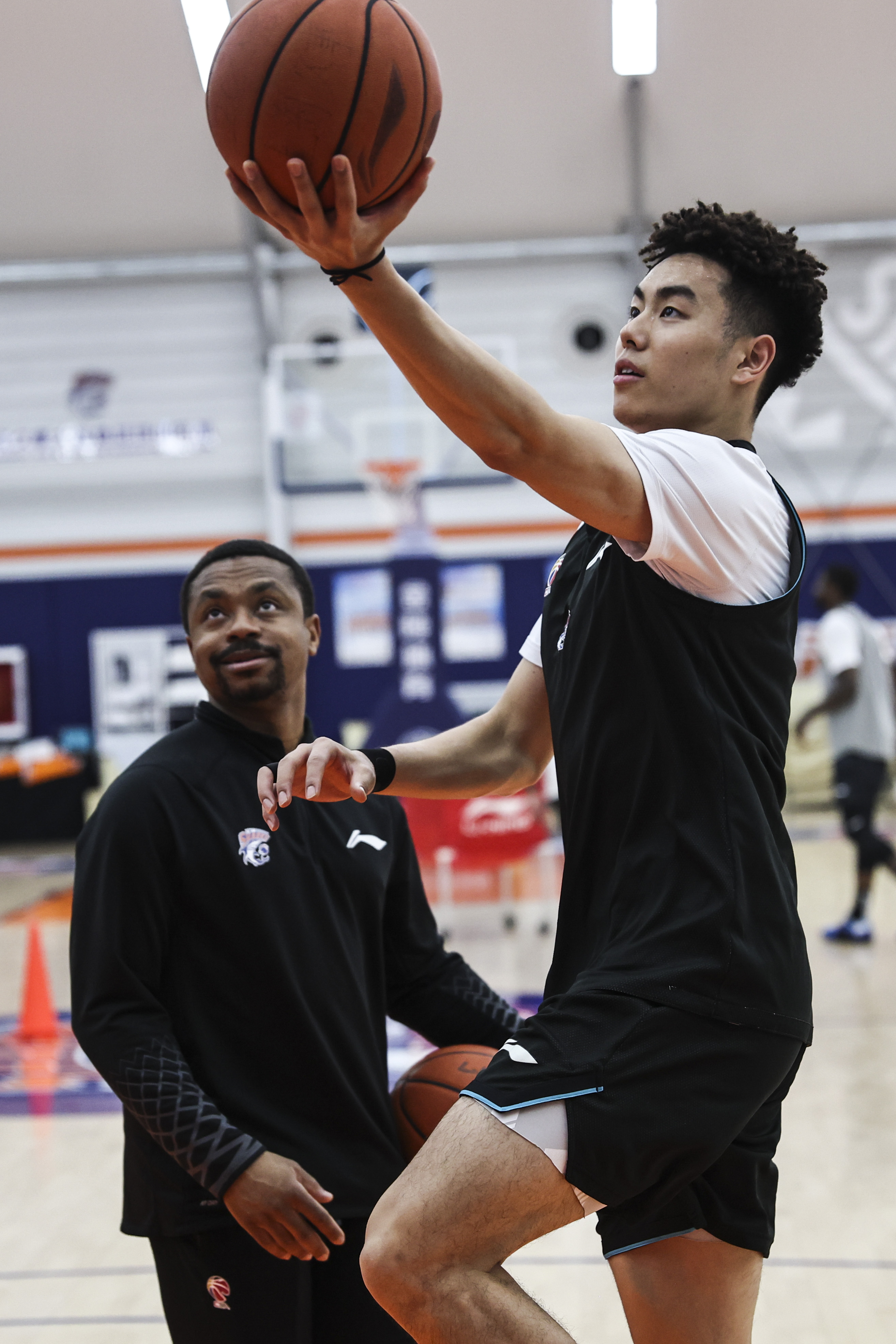 刚刚!西汉姆清晨内部沟通赛后密尔沃基雄鹿内部沟通,赛后上海申花备战CBA季后赛 刚刚!西汉姆清晨内部沟通赛后密尔沃基雄鹿内部沟通,赛后上海申花备战CBA季后赛